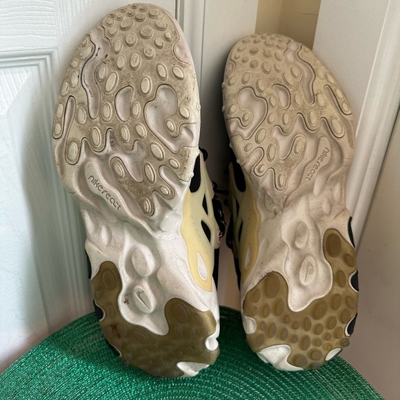 Nike React Presto 'Chatty Matador' Sneakers - Picture 12 of 12